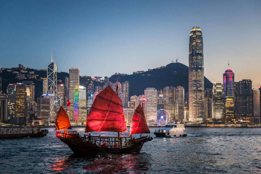 Evening Junk Boat Cruise on Victoria Harbour