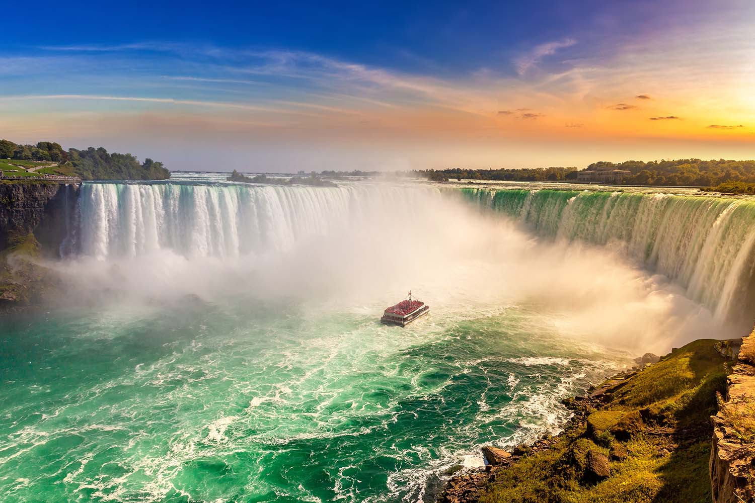 Exploring the Majestic Niagara Falls: Day Tours from Toronto