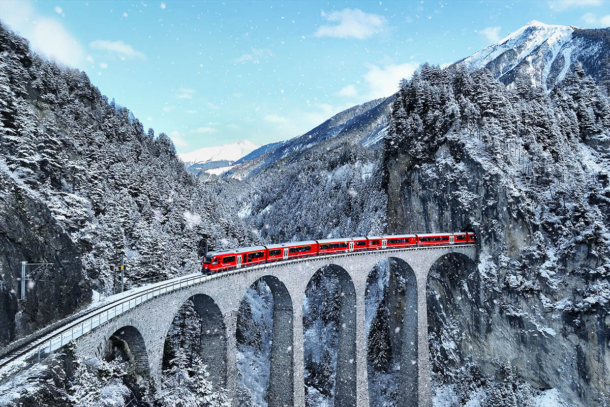 Switzerland's Lakes & Mountains by Rail